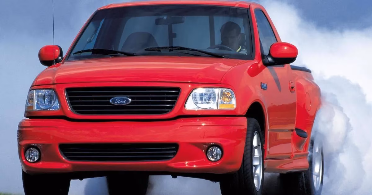 ford-f-150-lightning-the-thunder-that-came-went-and-returned-image-0