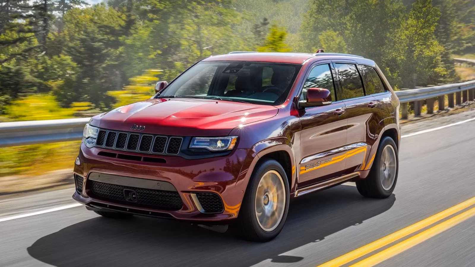 my-insane-ride-in-a-707-hp-suv-the-jeep-trackhawk-still-rules-in-2026-image-0