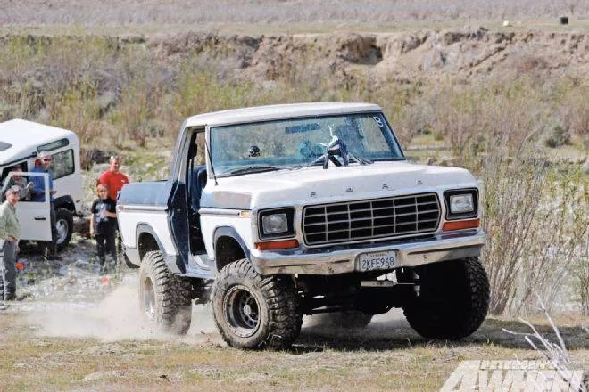 why-a-2500-1979-ford-bronco-still-dominates-off-road-in-2026-image-1